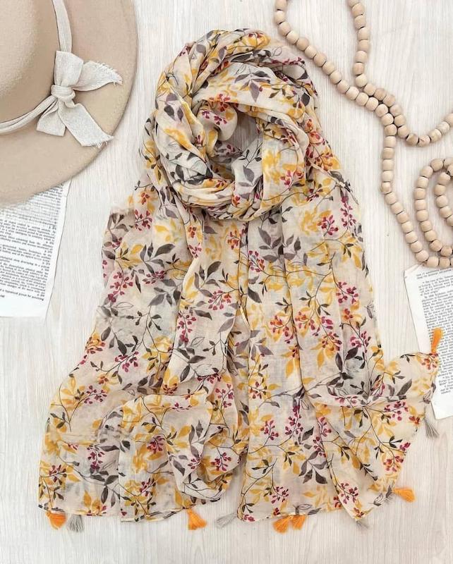 شال نخی منگوله‌دار