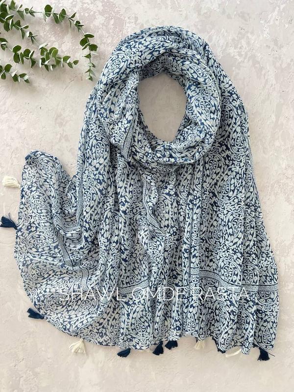 شال نخی منگوله‌دار