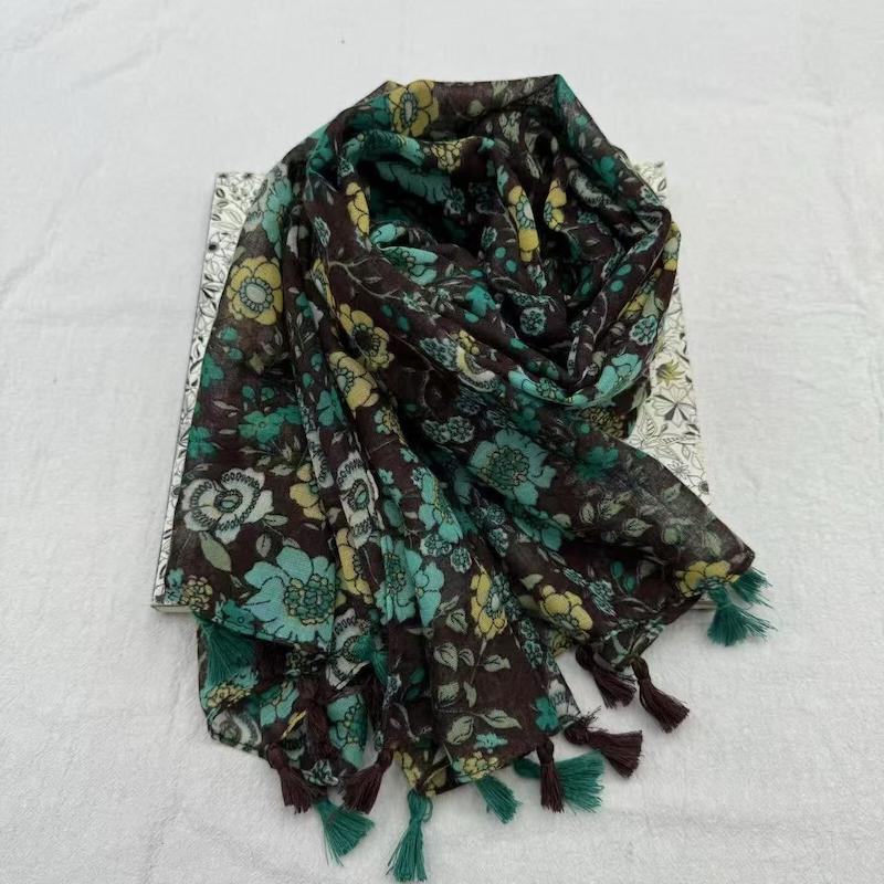 شال نخی منگوله‌دار