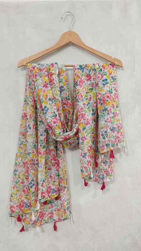 شال نخی منگوله‌دار