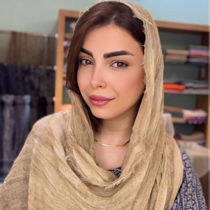 شال نخ کنفی نرم لبه خط‌دار