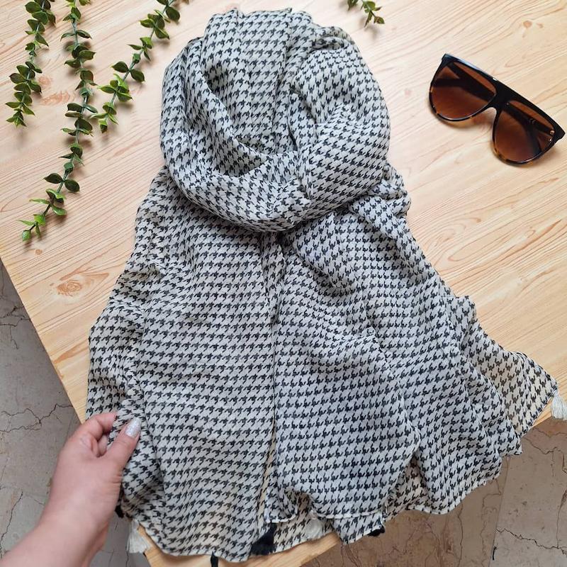 شال نخی منگوله‌دار