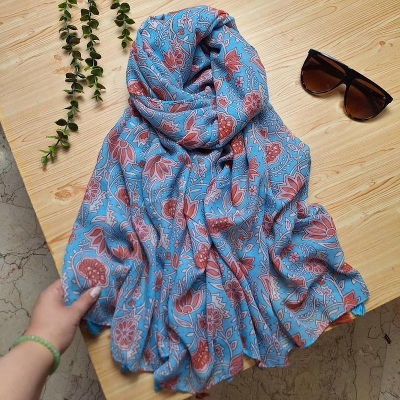 شال نخی منگوله‌دار