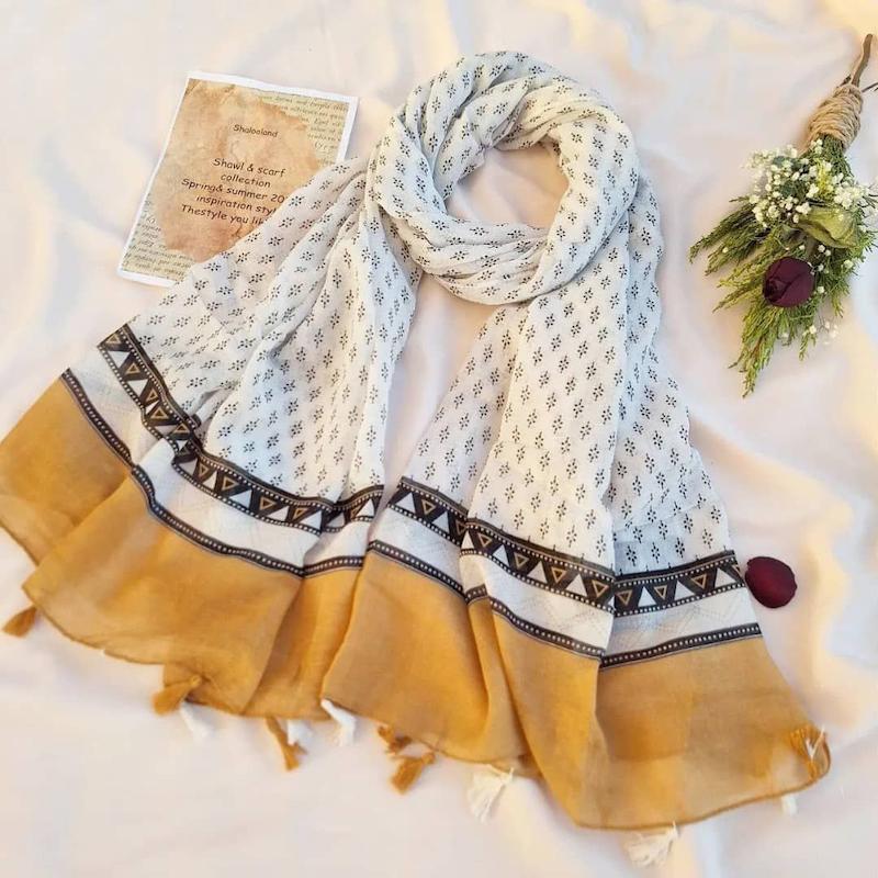 شال نخی منگوله‌دار