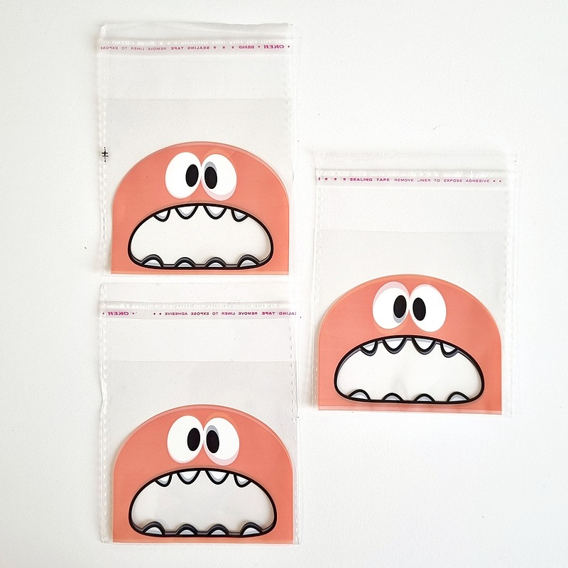 سلفون طرح monster کالباسی(۲۰ گرم)