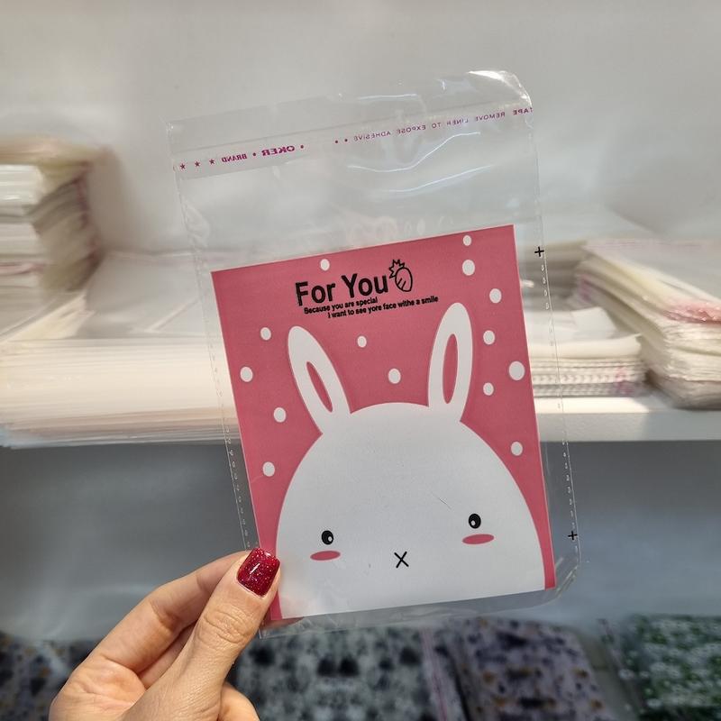 سلفون طرح خرگوش صورتی ۱۱ در ۱۳ سانت (۱۰۰ گرم)