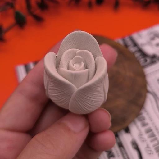 قالب سیلیکونی گل لاله ارتفاع 3.5 سانت و قطر بیشترین قسمت 3 سانت