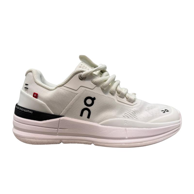 کتونی تنیس آن مدل راجر پرو کلی (سفید و مشکی) – On THE ROGER Pro Clay (White | Black)
