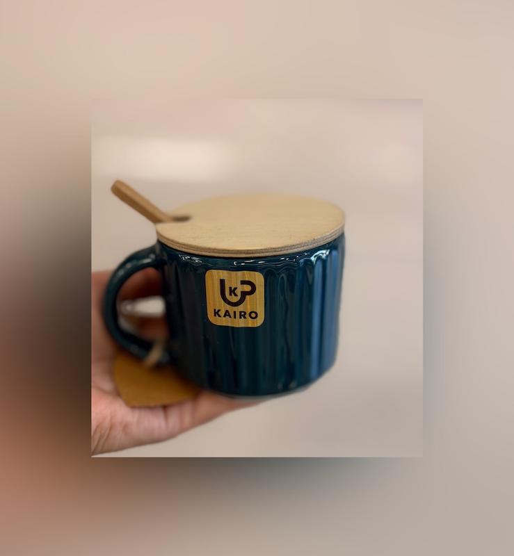 ماگ دربدار و قاشق چوبی 