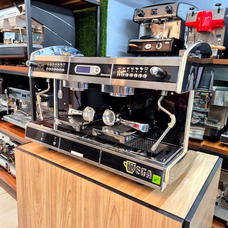 دستگاه اسپرسو دو گروپ مدل وگا کانسپت مولتی بویلر کارکرده سال ساخت 2012