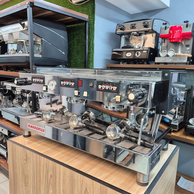 دستگاه اسپرسو سه گروپ مدل لامارزاکو Linea Classic 3AV کارکرده سال ساخت 2015