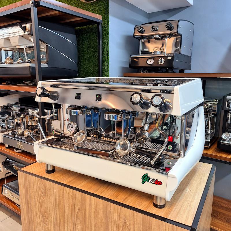 دستگاه اسپرسو دو گروپ نیمه اتوماتیک مدل رویال گیسه کارکرده سال ساخت 2018