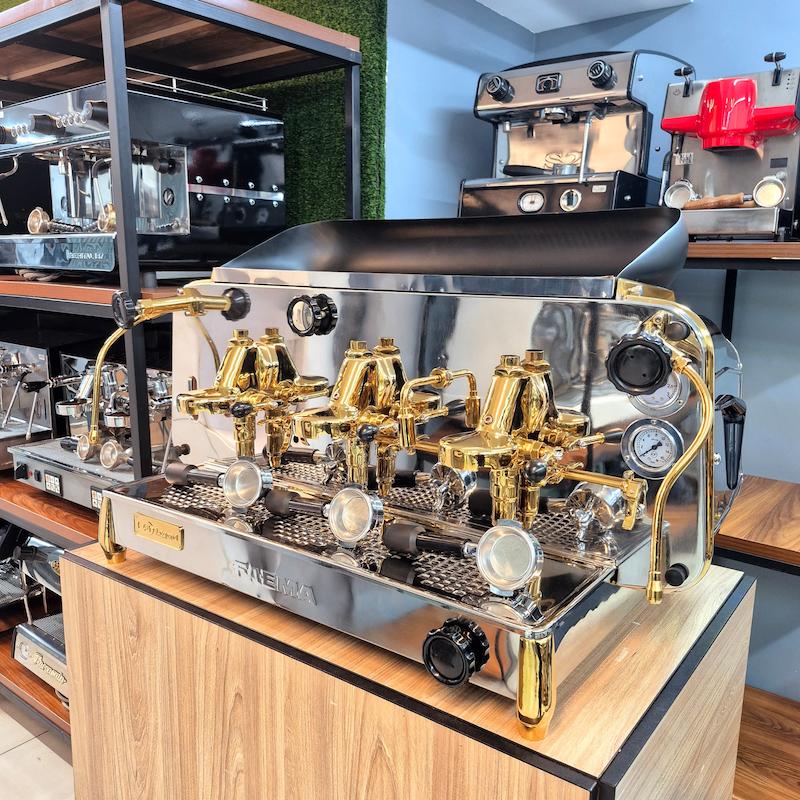 دستگاه اسپرسو سه گروپ فائما مدل Faema E61 Legend کارکرده سال ساخت 2015 