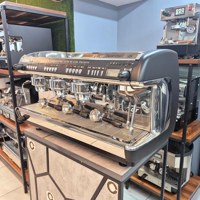 دستگاه اسپرسو سه گروپ مدل جیمبالی M39 Dosatron GT کارکرده سال ساخت 2017