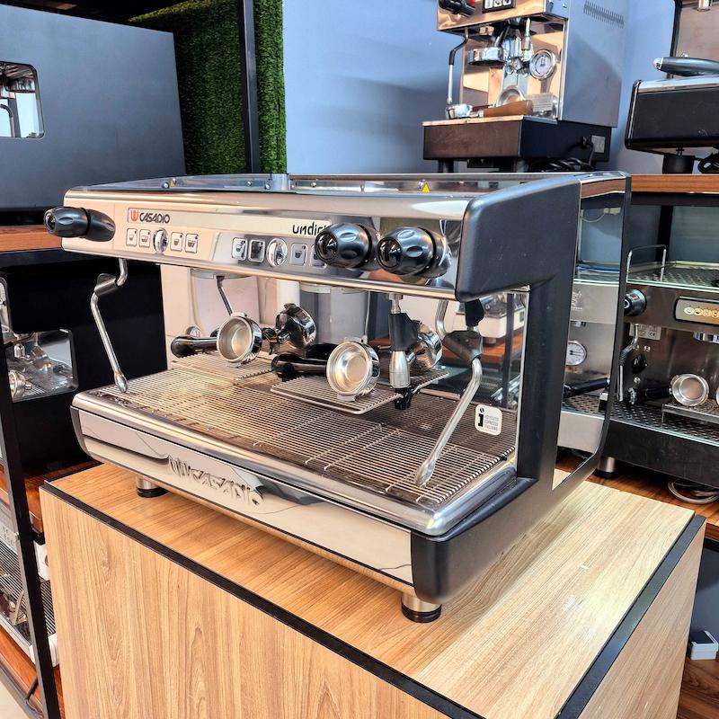 دستگاه اسپرسو دو گروپ مدل کاسادیو Casadio Undici تال کاپ کارکرده سال ساخت 2023