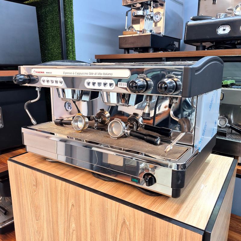 دستگاه اسپرسو دو گروپ فائما E98 اتوماتیک کارکرده سال ساخت 2018