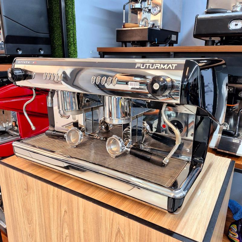 دستگاه اسپرسو دو گروپ مدل فوتورمت F3 کارکرده سال ساخت 2011