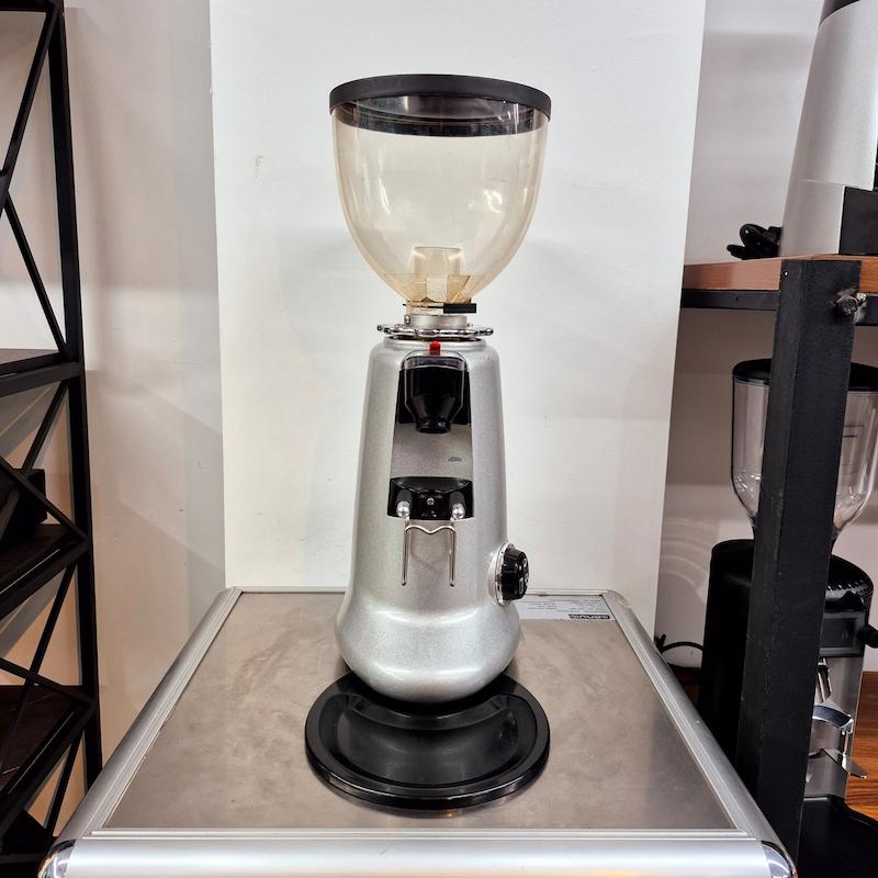 آسیاب قهوه برند کنتی CONTI مدل cg200 -تیغه 64 میلی مترکارکرده 