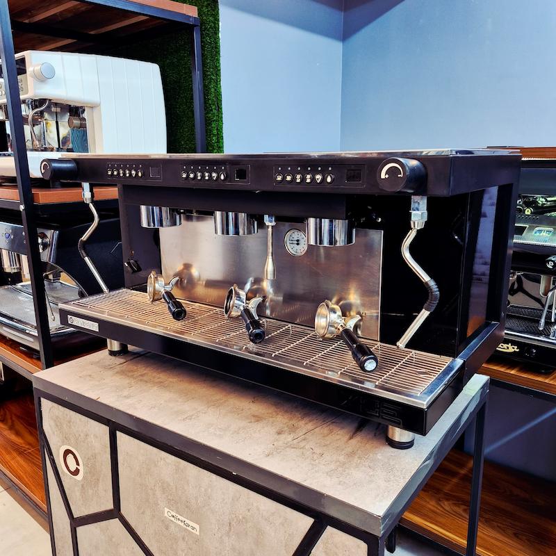 دستگاه اسپرسو سه گروپ مدل سن رمو زویی ZOE کارکرده سال ساخت 2017