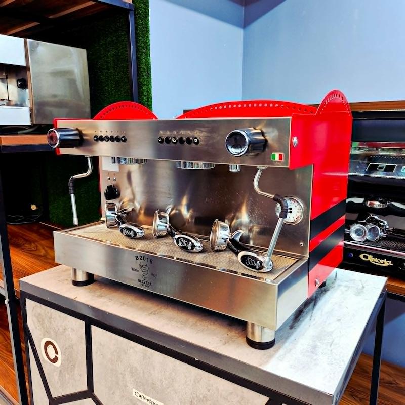 دستگاه اسپرسو دو گروپ کارکرده مدل بیزرا B2016 سال ساخت 2022