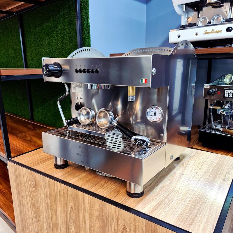 دستگاه اسپرسو تک گروپ مدل بیزرا B2016 کارکرده سال ساخت 2019