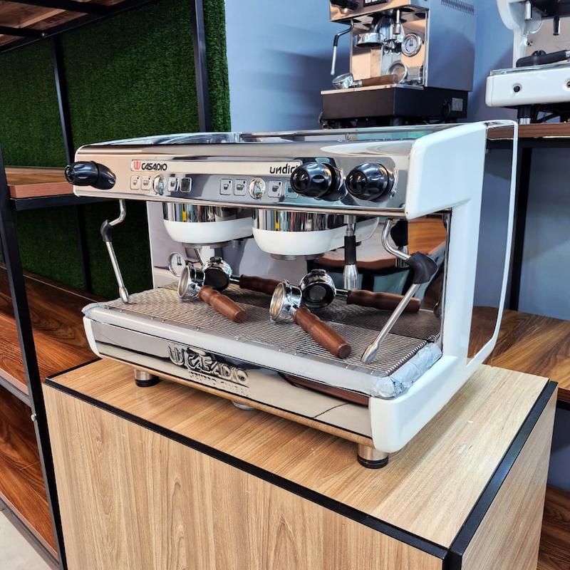 دستگاه اسپرسو دو گروپ اتوماتیک کاسادیو مدل Casadio Undici کارکرده سال ساخت 2016