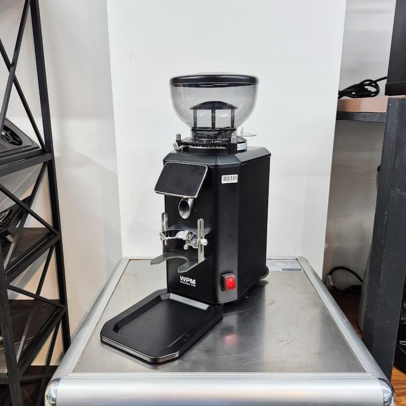 آسیاب قهوه آندیمند WPM مدل ZD18S مشکی کارکرده 