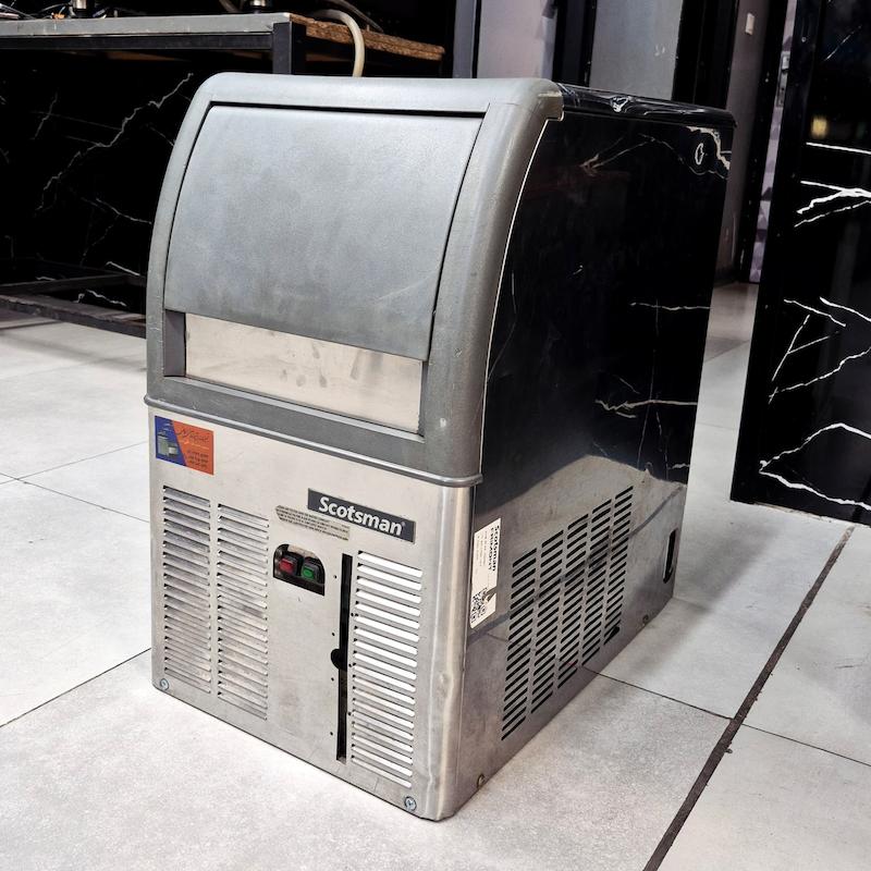 دستگاه یخساز ۲۵ کیلویی مدل اسکاتمن Scotsman ساخت ایتالیا کارکرده 