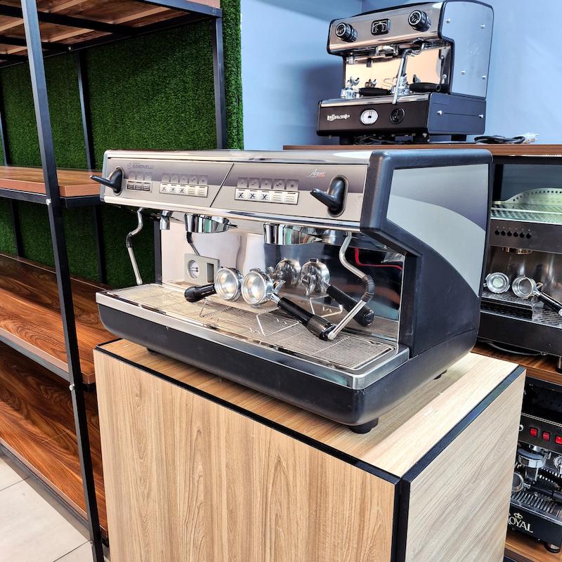 دستگاه اسپرسو دو گروپ اتوماتیک مدل سیمونلی نوا  Nuova Simonelli Appia کارکرده سال ساخت 2012