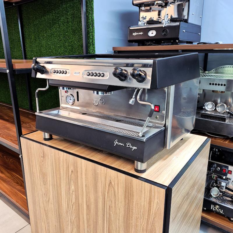 دستگاه اسپرسو دو گروپ مدل رویال Royal Gran Doge کارکرده سال ساخت 2015 