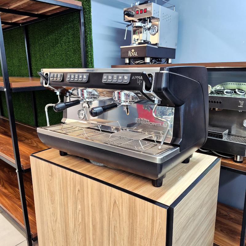 دستگاه اسپرسو دو گروپ مدل سیمونلی آپیا لایف Simonelli Appia Life کارکرده سال ساخت 2020