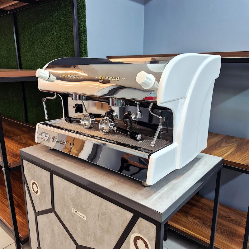 دستگاه اسپرسو دو گروپ مدل فیورنزاتو Fiorenzato Venezia کارکرده سال ساخت 2017