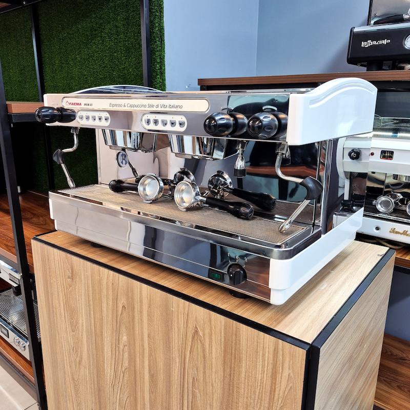 دستگاه اسپرسو دو گروپ فائما E98 اتوماتیک کارکرده سال ساخت 2016