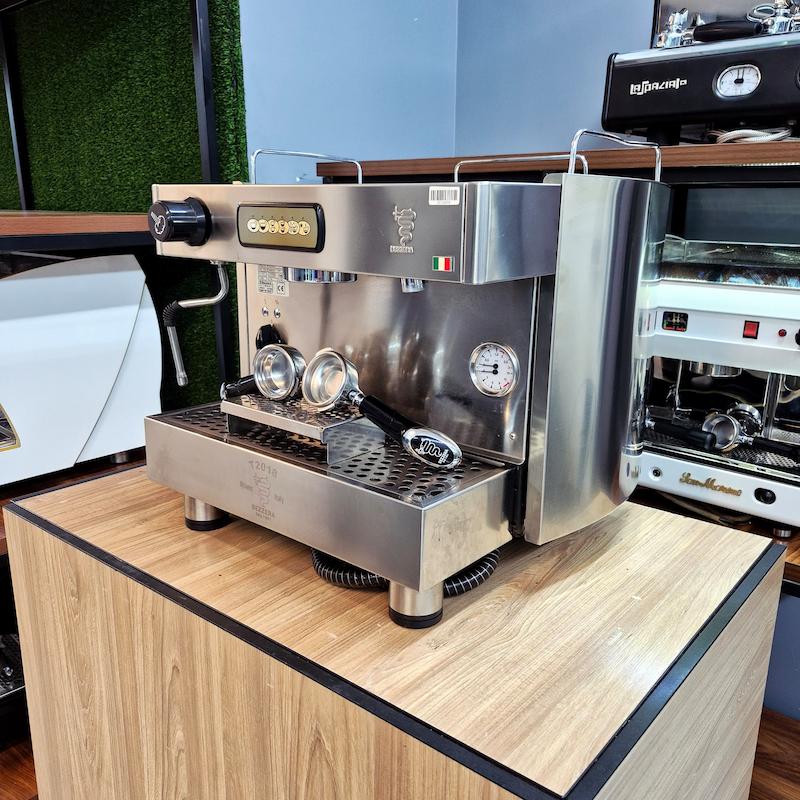 دستگاه اسپرسو تک گروپ مدل بیزرا T2018 کارکرده سال ساخت 2016