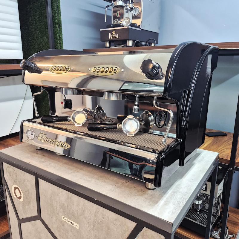 دستگاه اسپرسو دو گروپ مدل فیورنزاتو Fiorenzato Venezia کارکرده سال ساخت 2017