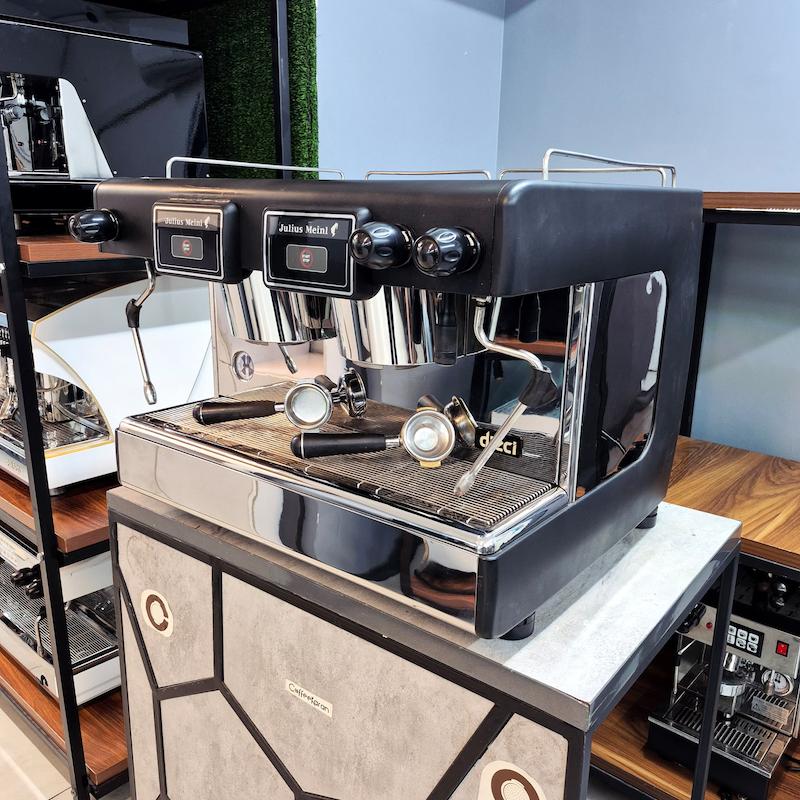 دستگاه اسپرسو دو گروپ مدل کاسادیو دایچی Casadio Dieci کارکرده سال ساخت 2013