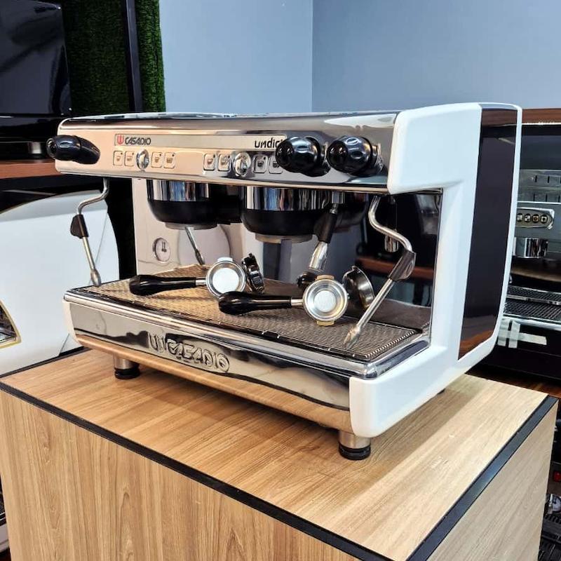 دستگاه اسپرسو دو گروپ اتوماتیک کاسادیو مدل Casadio Undici کارکرده سال ساخت 2018