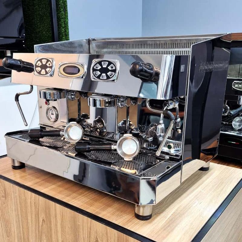 دستگاه اسپرسوساز دو گروپ برند رویالRoyal مدل کلاسیکا classica کارکرده سال ساخت 2015