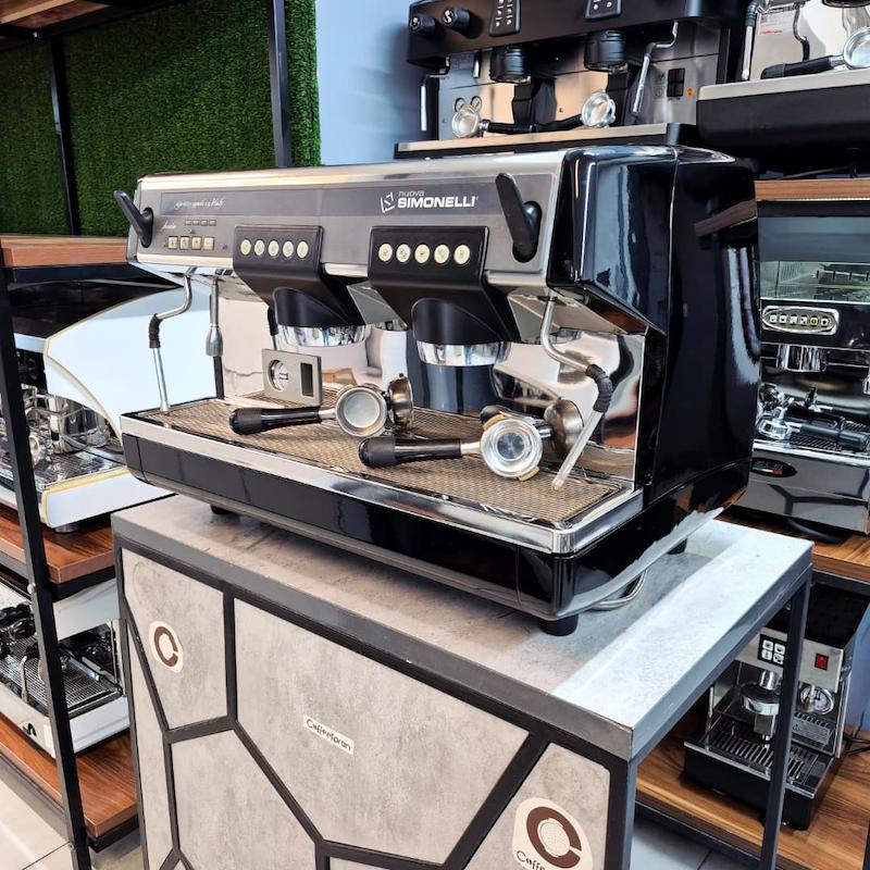دستگاه اسپرسوساز دو گروپ برند سیمونلی Simonelli مدل آلریا Aurelia کارکرده سال ساخت 2012