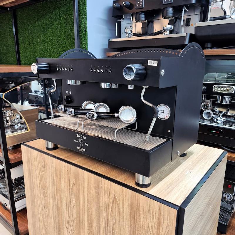 دستگاه اسپرسو دو گروپ کارکرده مدل بیزرا B2016 سال ساخت 2023