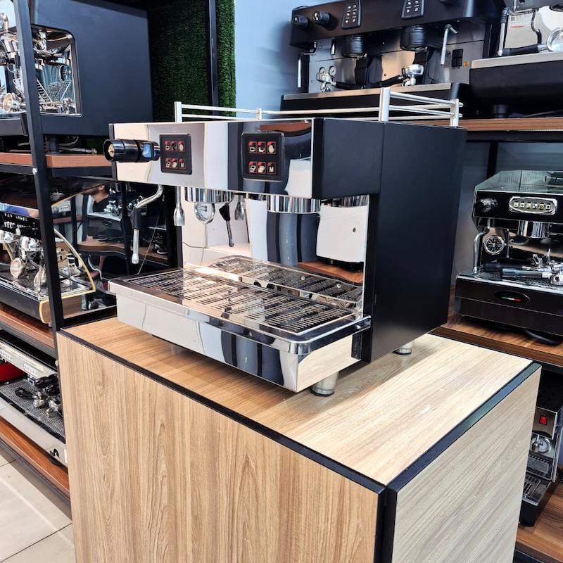 دستگاه اسپرسو دو گروپ اتوماتیک مدل glead کارکرده سال ساخت 2017 