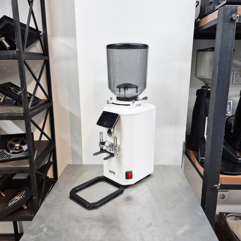 آسیاب قهوه اندیمند مدل  WPM ZD18 کارکرده 