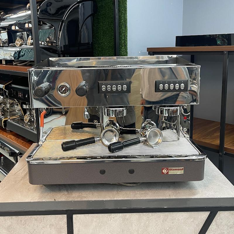 دستگاه اسپرسوساز  دو گروپ کارکرده برند اکسپوبارExpobar مدل مونروکMonroc سال 2017