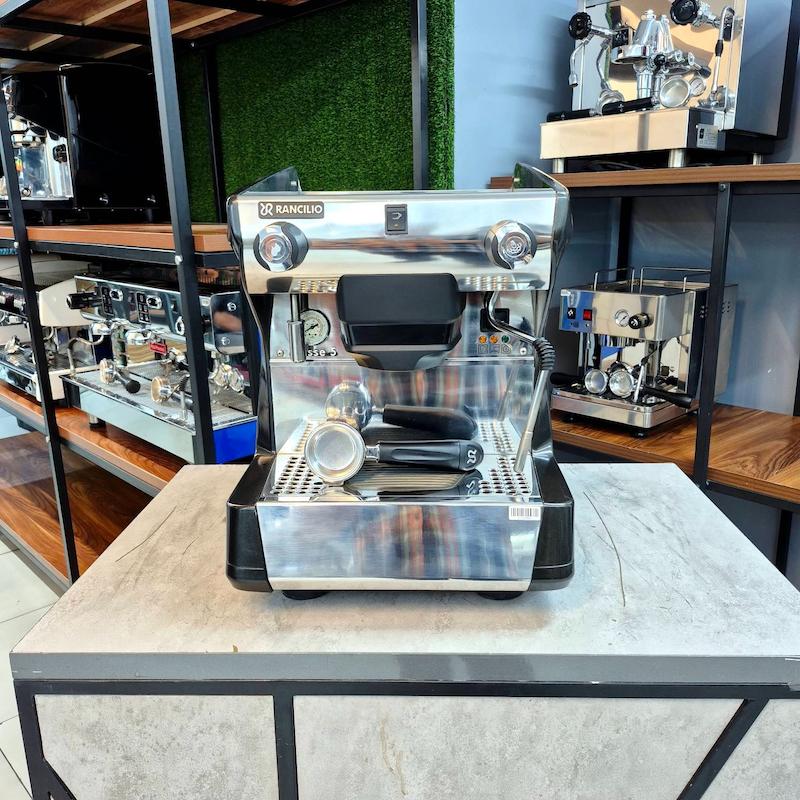 دستگاه اسپرسو ساز تک گروپ برند رنچیلیو مدل (کلاس ۵) Rancilio Classe 5   سال ساخت 2018               سال ساخت 2018  سال ساخت ۲۰۱۸