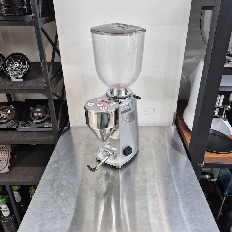 آسیاب قهوه آندیمند برند مازر مدل ژولی (Mazzer Jolly) کارکرده