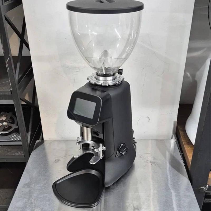 آسیاب قهوه آندیمند برند هی کفه مدل  Heycafe Buddy تیغه 64 میلیمتر و هوپر 1کیلویی کارکرده