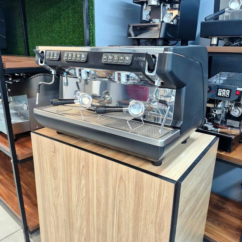 دستگاه اسپرسوساز دوگروپ برند سیمونلی نوا  مدل آپیا لایف Nuova Simonelli Appia Life ساخت ۲۰۲۲ کارکرده