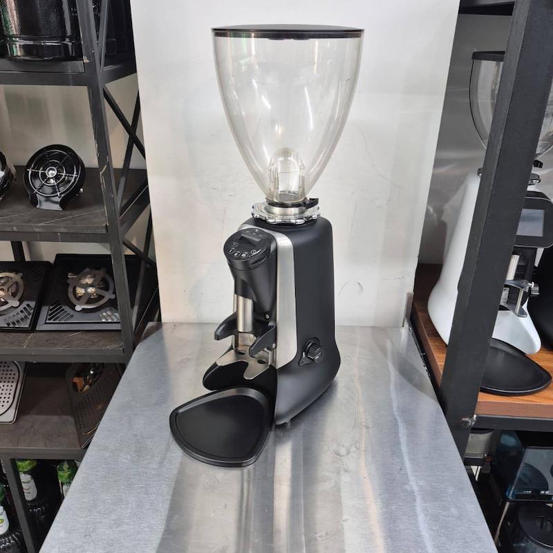 آسیاب قهوه آندیمند برند هی کفه مدلHeyCafe HC600 تیغه 64 میلیمتر و هوپر 1.5 کیلویی کارکرده