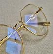 عینک شیشه‌ای ۲