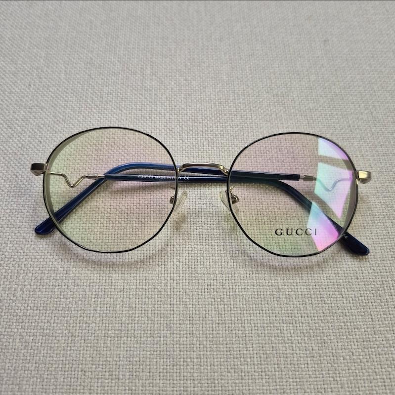 عینک شیشه‌ای ۴